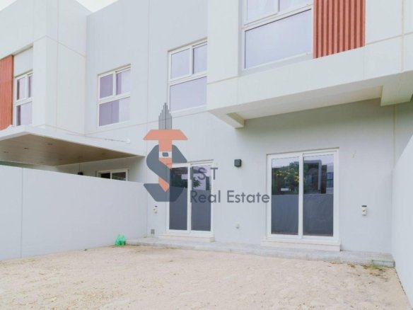 Upgraded 3 bedroom single row park facing townhouse for rent Amaranta 3 Villanova Dubai