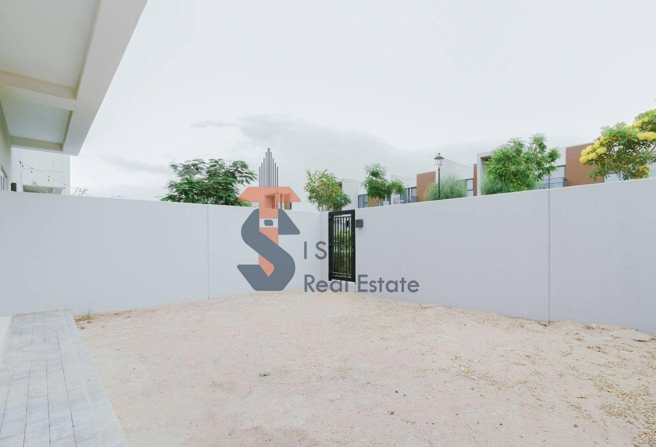 Private garden and park facing view Amaranta 3 Villanova upgraded townhouse Private garden and park facing view Amaranta 3 Villanova upgraded townhouse